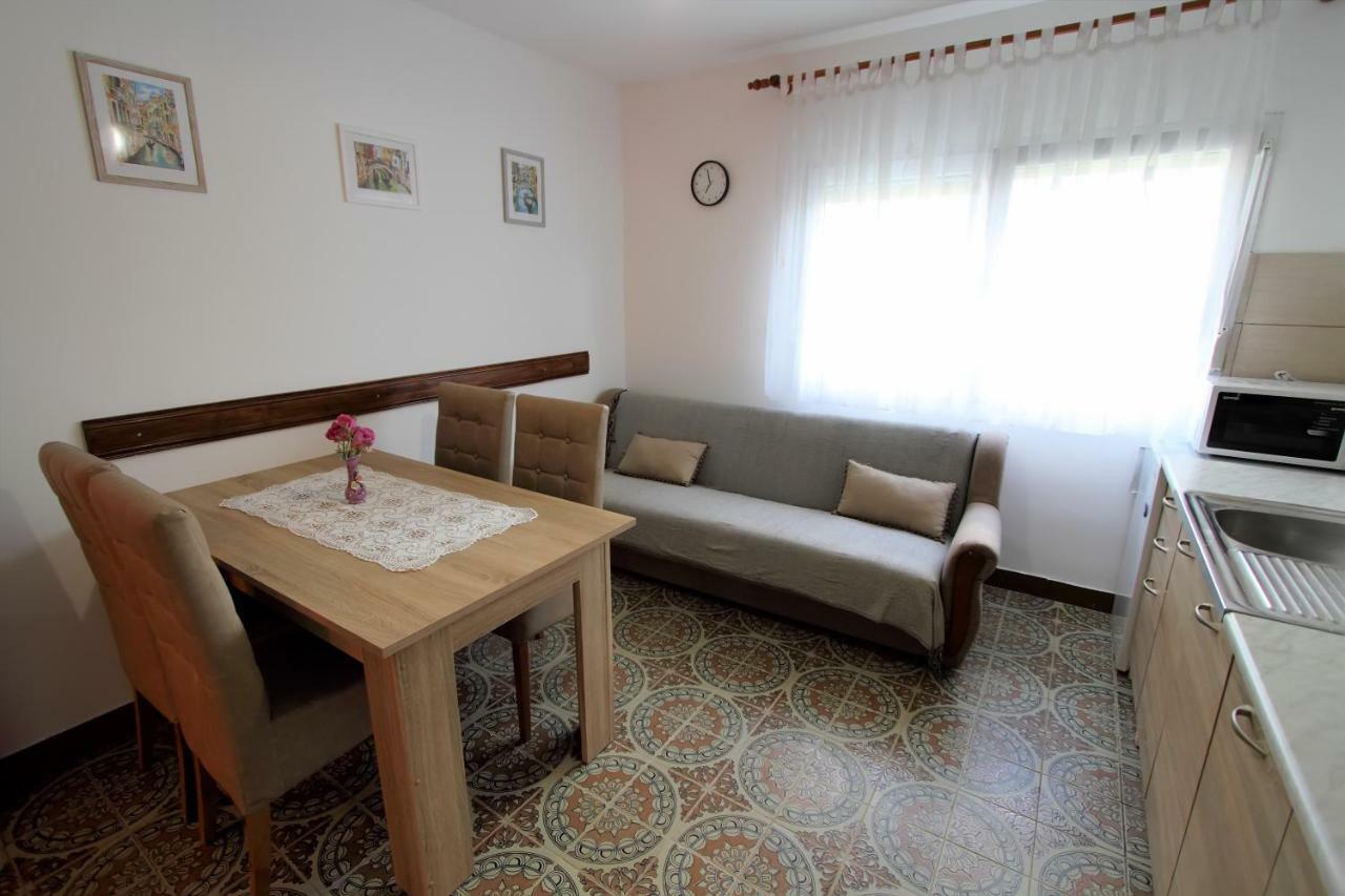 Nikolina I Katarina Apartment โอโทชาส ภายนอก รูปภาพ