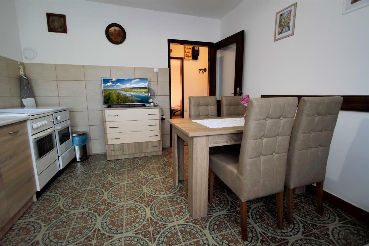 Nikolina I Katarina Apartment โอโทชาส ภายนอก รูปภาพ