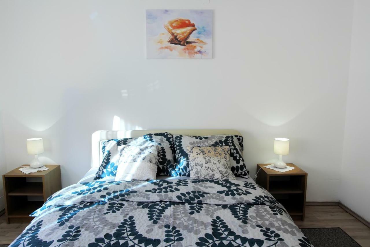 Nikolina I Katarina Apartment โอโทชาส ภายนอก รูปภาพ