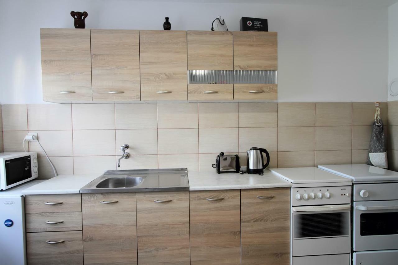 Nikolina I Katarina Apartment โอโทชาส ภายนอก รูปภาพ