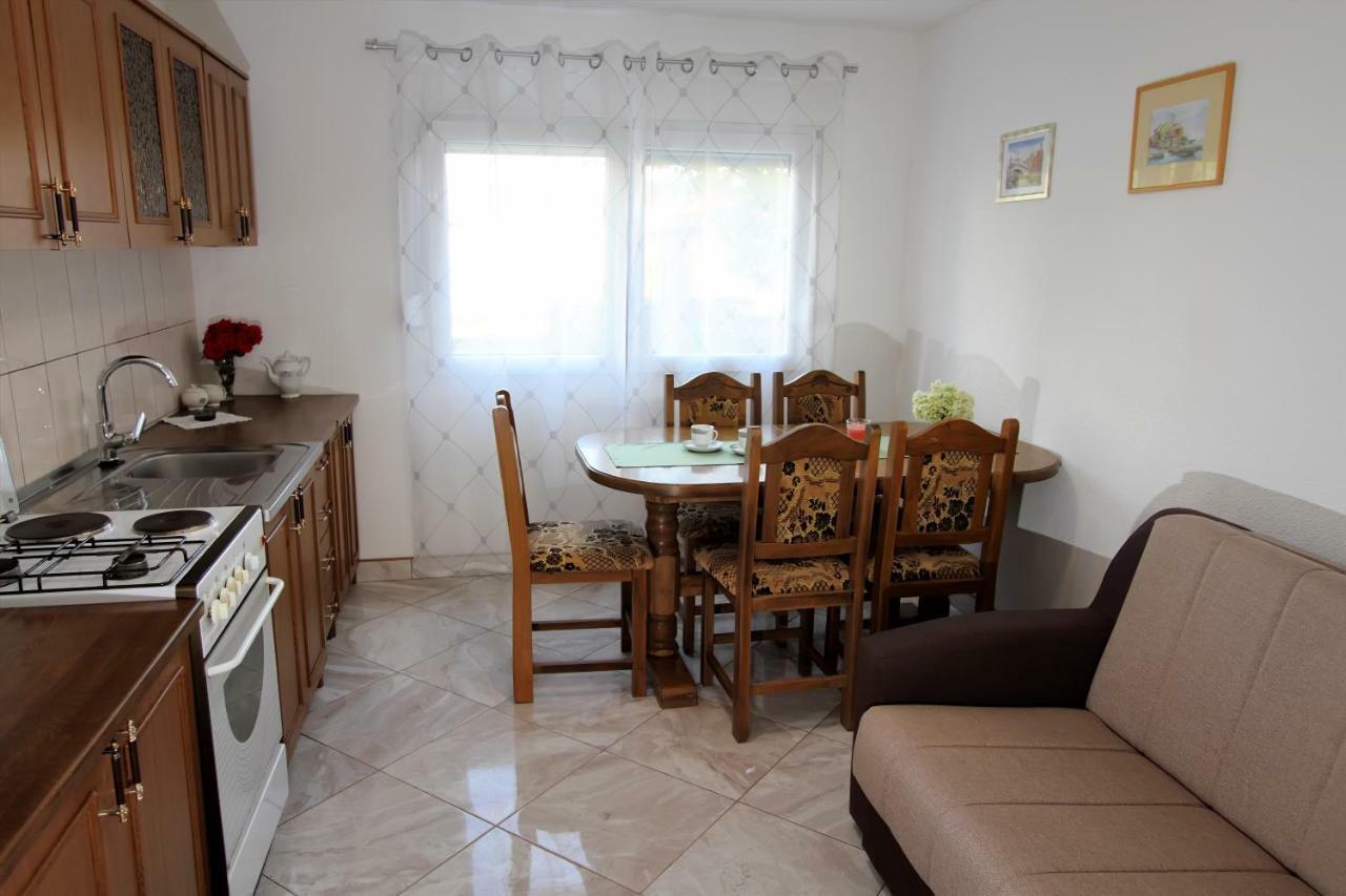 Nikolina I Katarina Apartment โอโทชาส ภายนอก รูปภาพ
