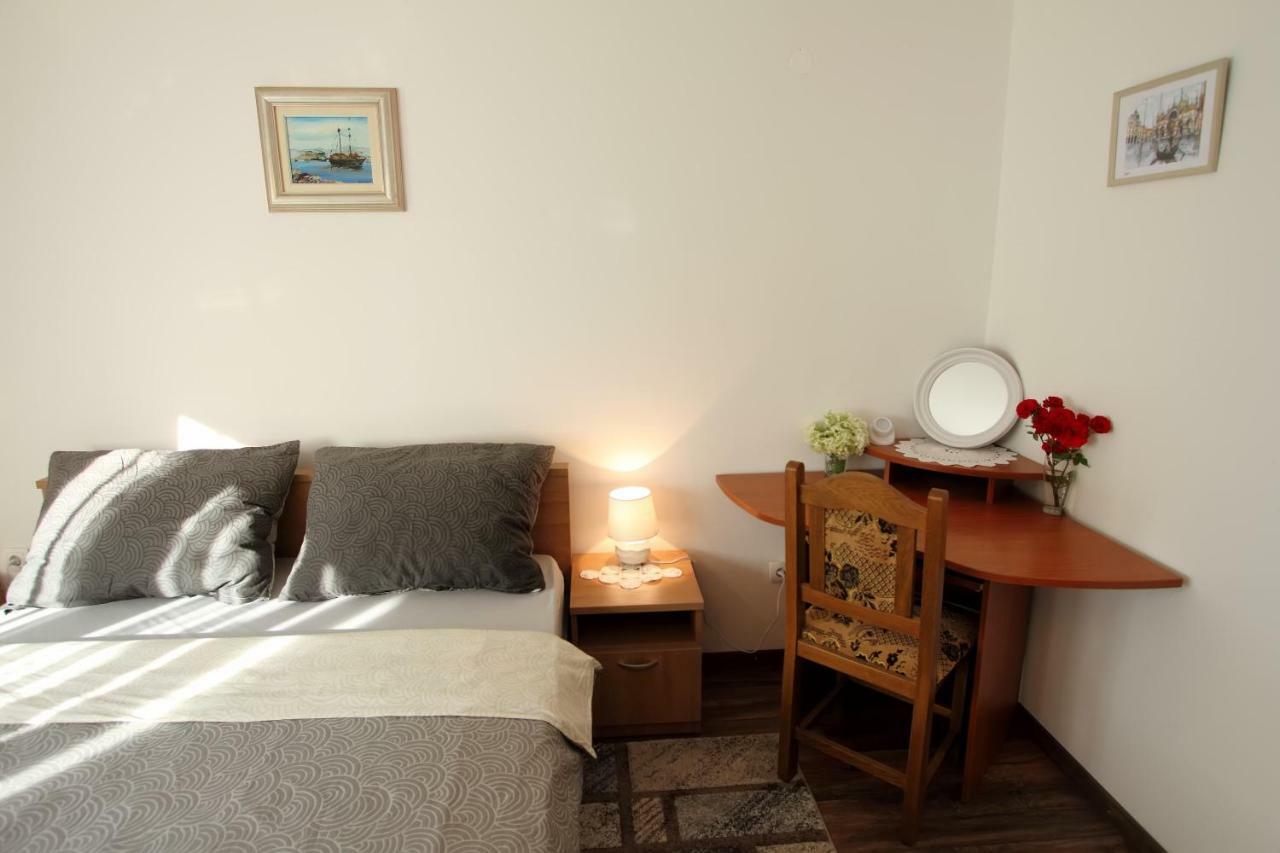 Nikolina I Katarina Apartment โอโทชาส ภายนอก รูปภาพ