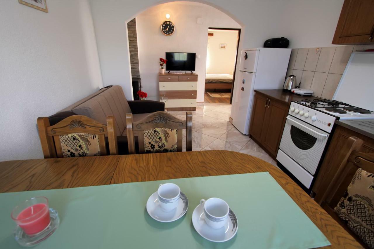 Nikolina I Katarina Apartment โอโทชาส ภายนอก รูปภาพ