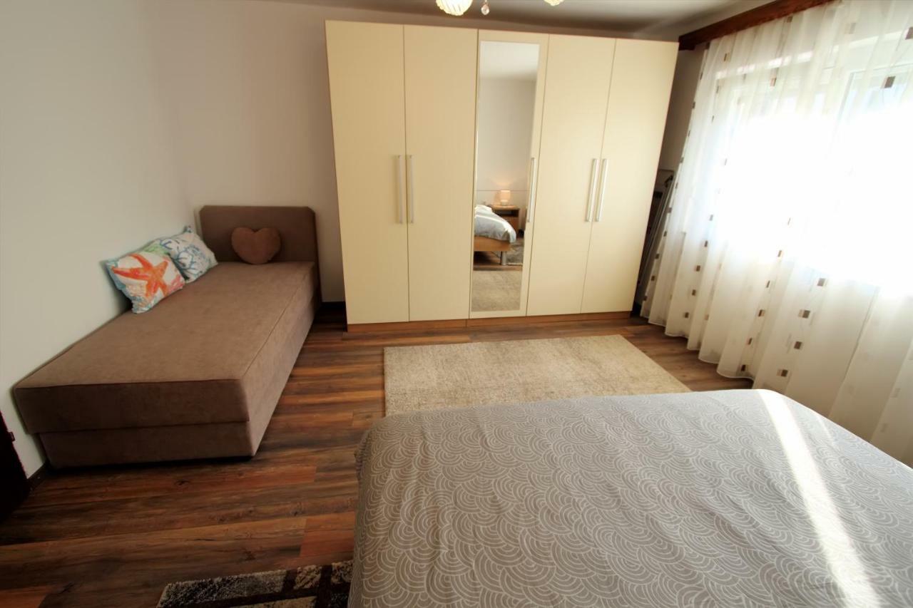 Nikolina I Katarina Apartment โอโทชาส ภายนอก รูปภาพ